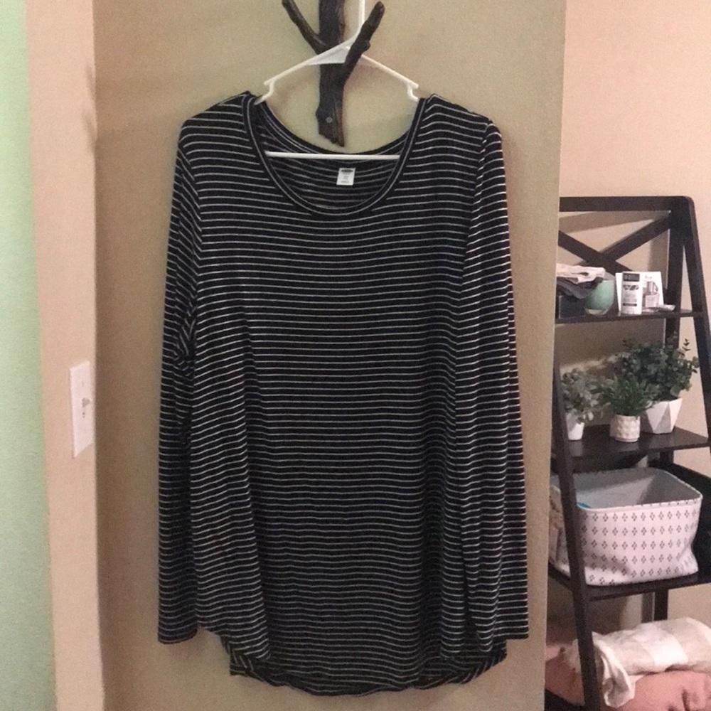 Old navy black and white striped long sleeve shirt